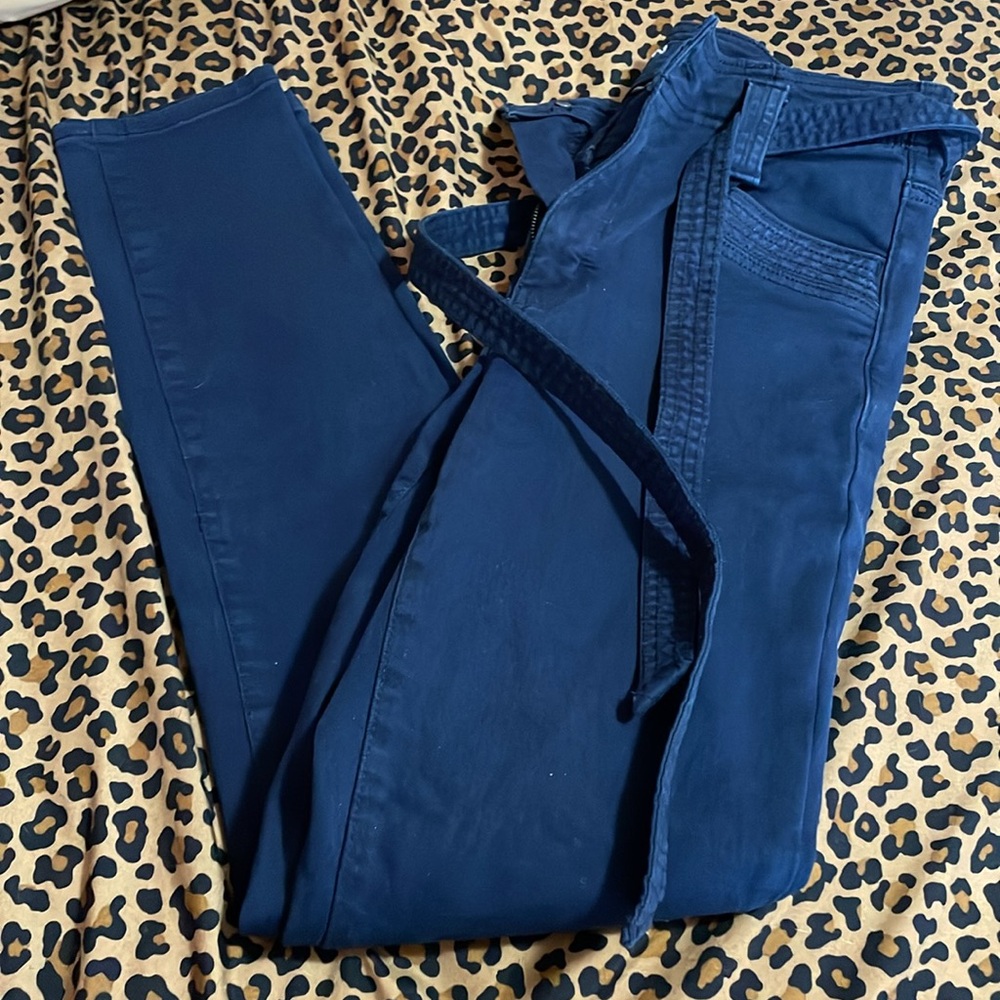 American Eagle Next Level Super High-Waisted Jegging with Bow Belt Navy Blue